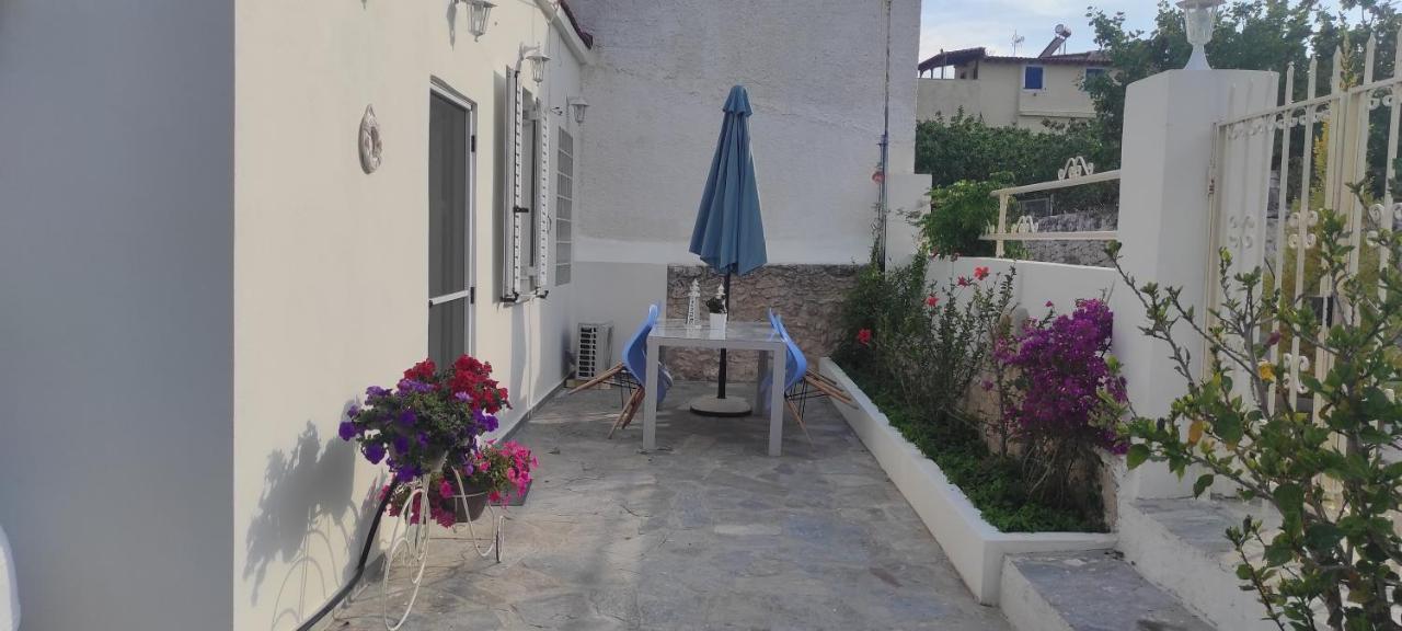 Hibiscus Home Aegina Exterior photo